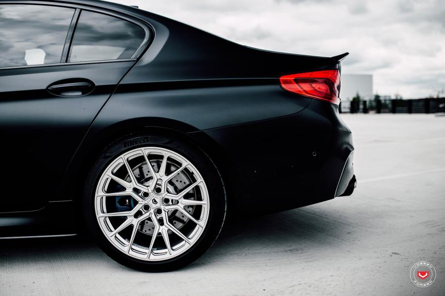 Детали экстерьера BMW M5 on Vossen Wheels (M-X3) (F90) 2020 года  (фото 4 из 15)